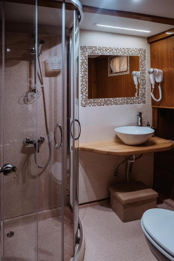 Hotel Sicily Sea Charter Hande Capo Galera Palermo Esterno foto